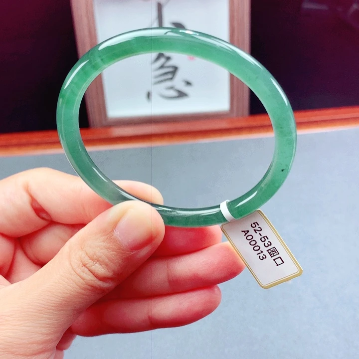 未镶嵌手镯翡翠圆镯