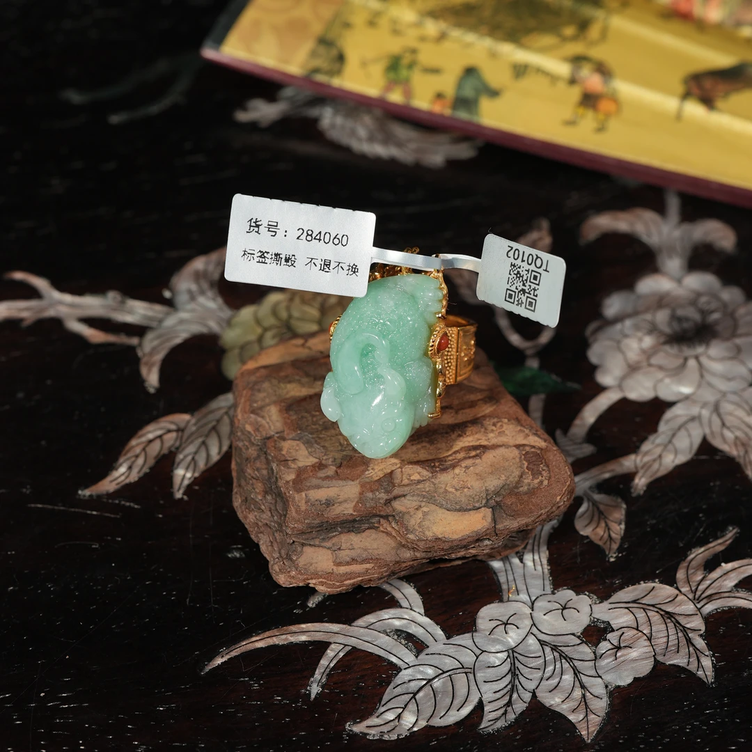 2.25香港王老板-翡翠镶嵌戒指kc161