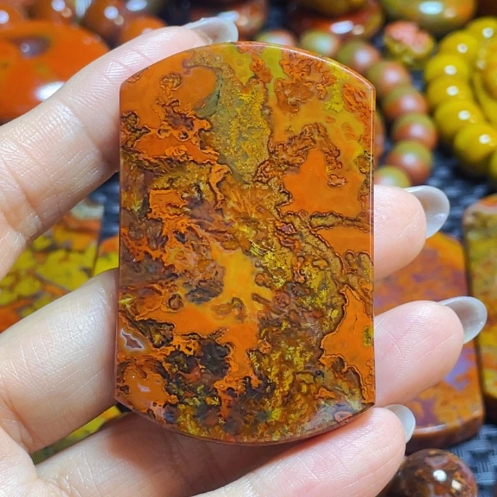 玛瑙/玉髓战国红吊坠未镶嵌蛇**游