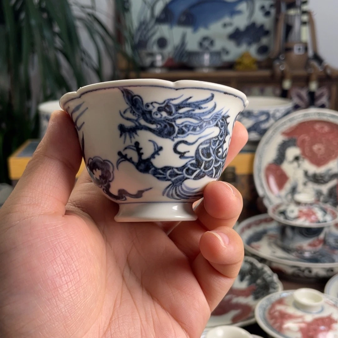 C****陳元青花铠甲龙葵口杯子