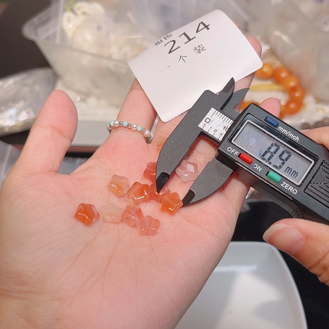 未镶嵌珠宝半成品水晶214 。