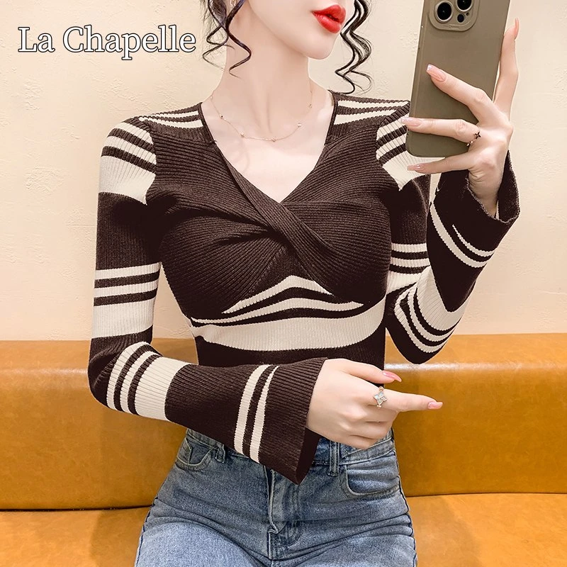 拉夏贝尔条纹V领扭结设计感长袖针织衫女秋冬修身显瘦打底衫上衣