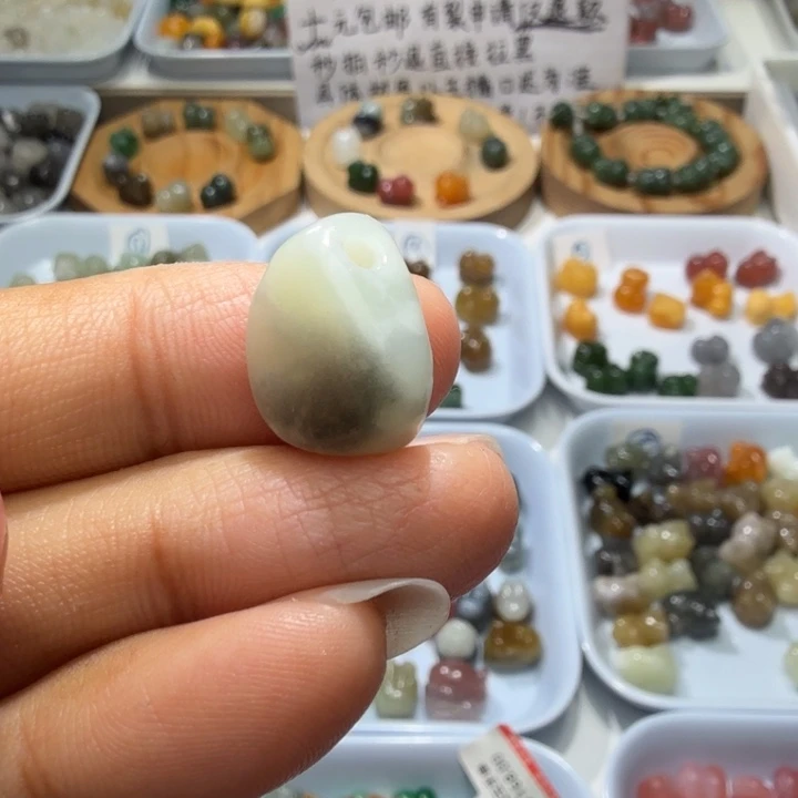 和田玉未镶嵌珠宝奇石
