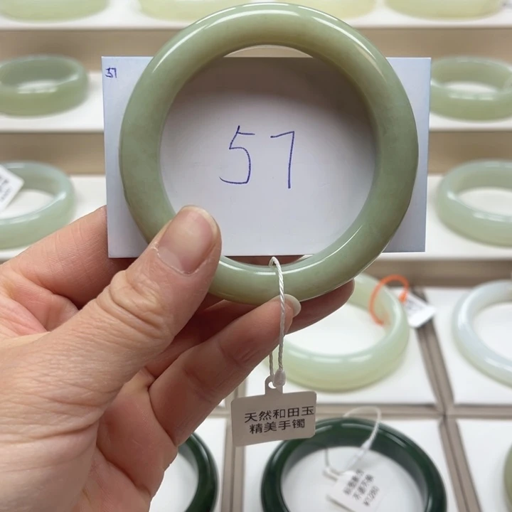 和田玉未镶嵌手镯