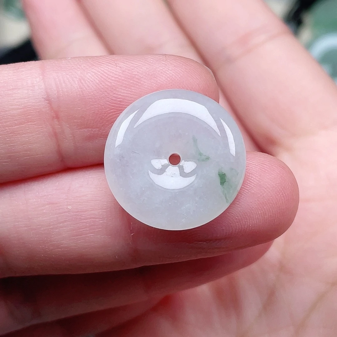 翡翠未镶嵌颈饰平安扣