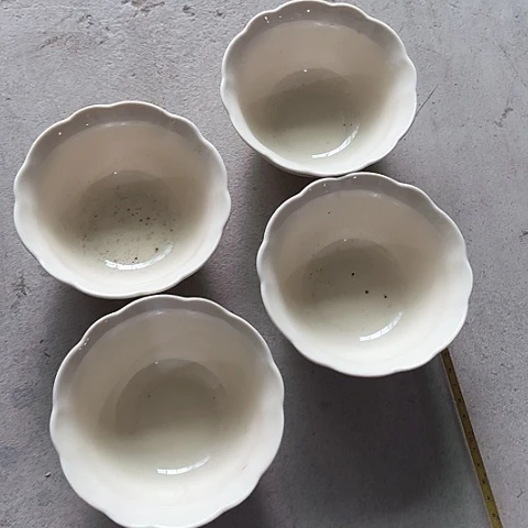 微瑕，不能明火，口径12高度6大黑点4个碗