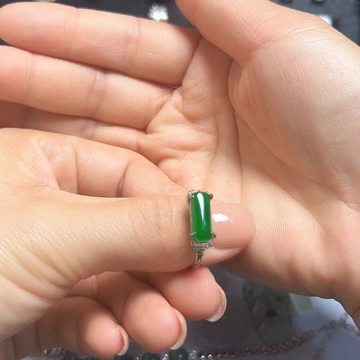 未镶嵌翡翠耳饰马鞍戒
