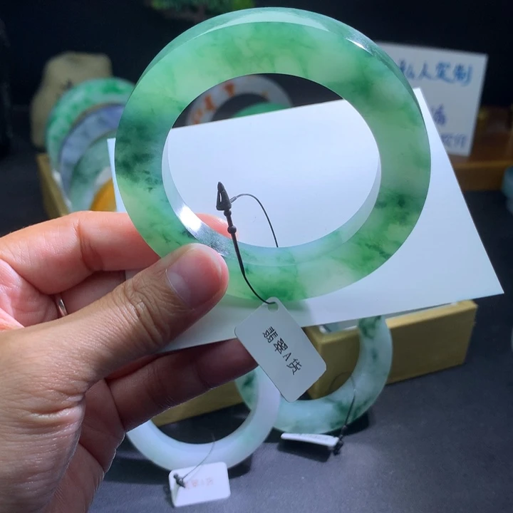 定制翡翠未镶嵌翡翠手镯