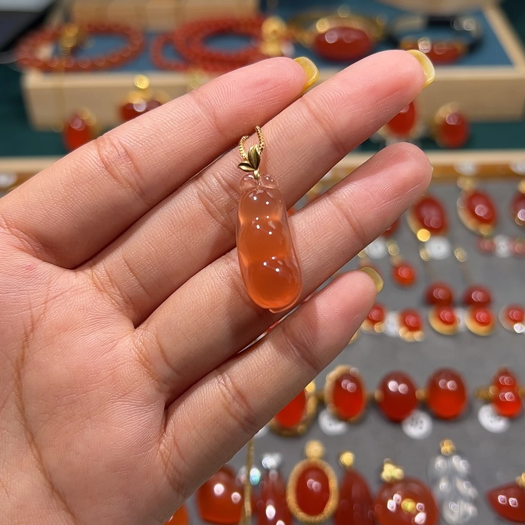 *****南红玛瑙18K金镶嵌颈饰