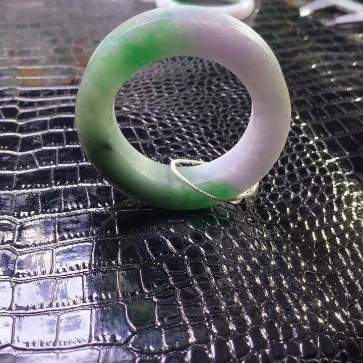 定制翡翠未镶嵌手镯