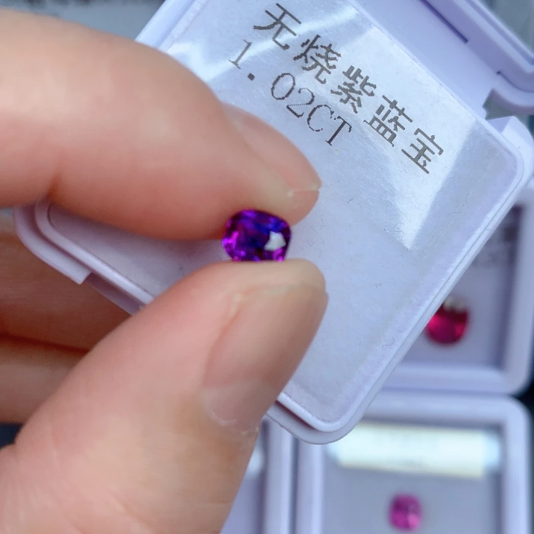 1.02克拉裸石彩色蓝宝石未镶嵌