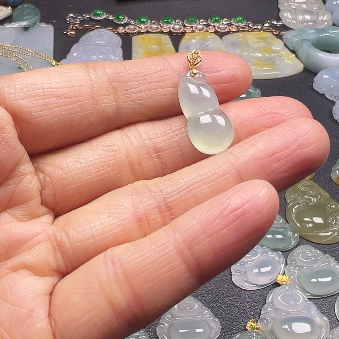 翡翠18K金镶嵌颈饰