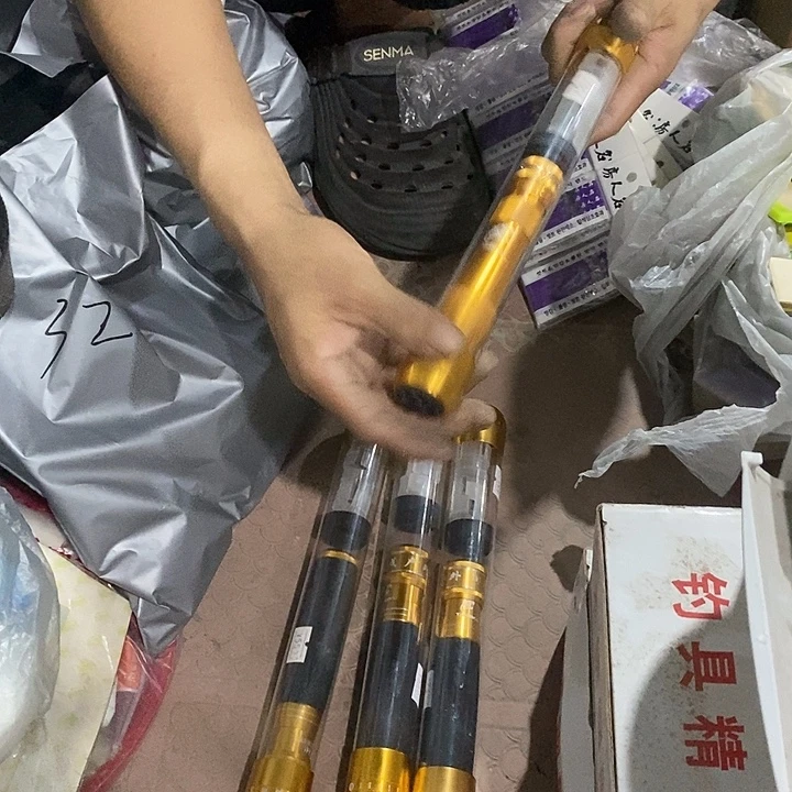 金属鱼竿便把随机发一个