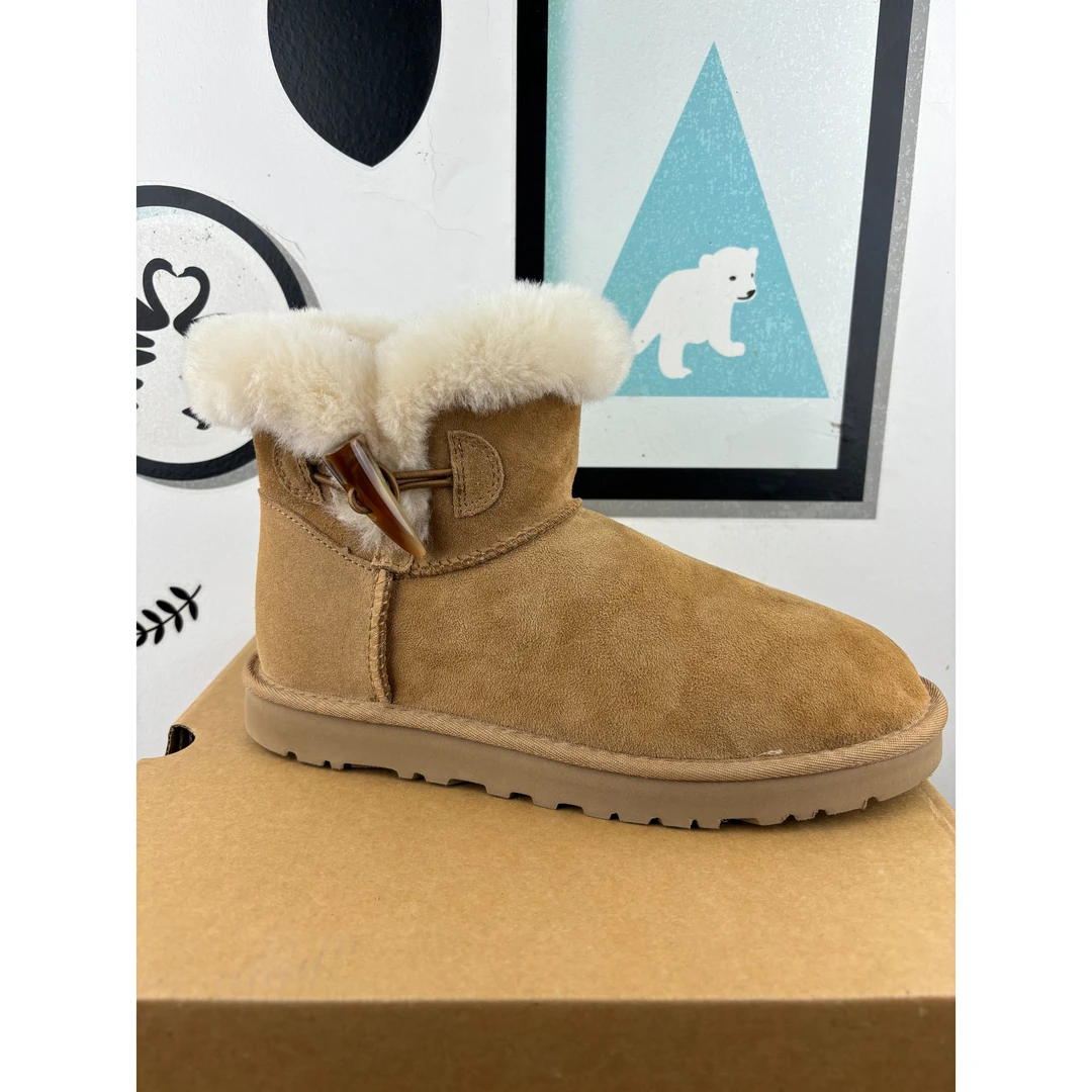 【牛角扣全新未开封】秋冬桑坡雪地靴羊皮毛一体时尚薄/厚底短筒