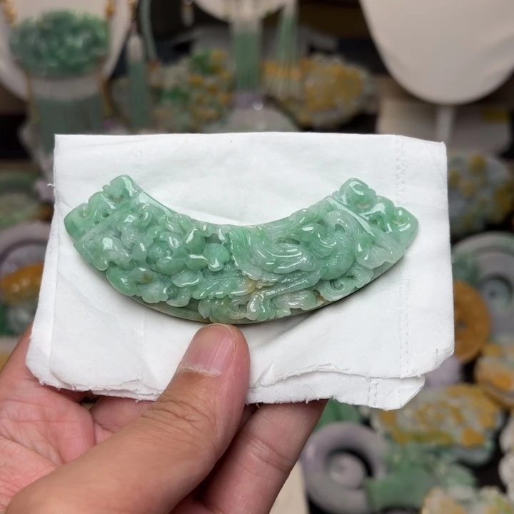 翡翠未镶嵌颈饰吊坠