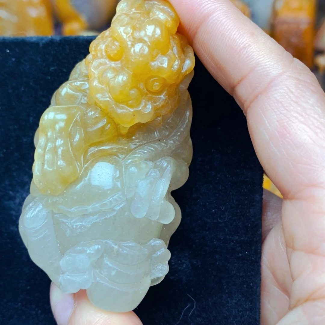 未镶嵌石英质玉（黄龙玉）颈饰