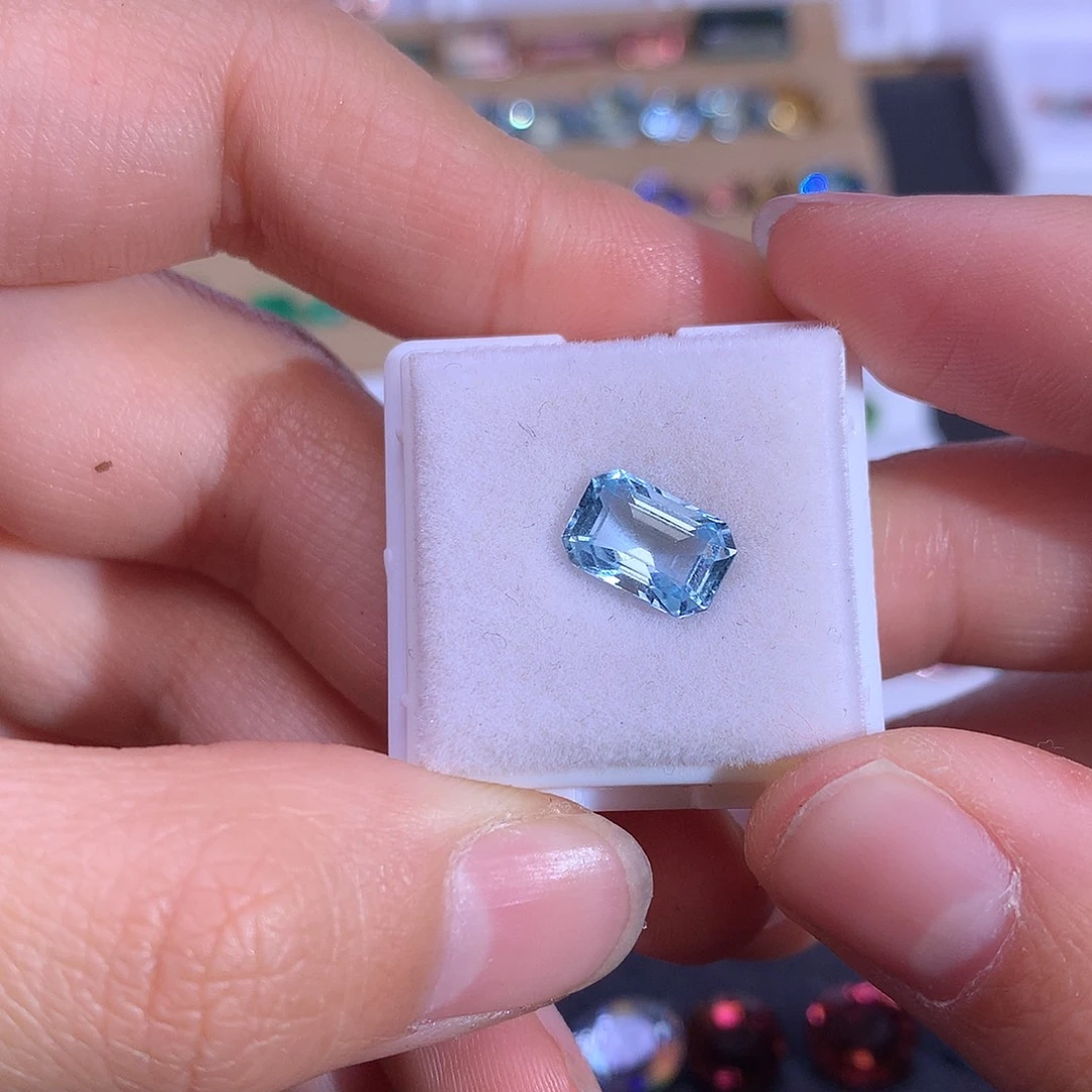 海蓝宝石笔搁未镶嵌1.72ct
