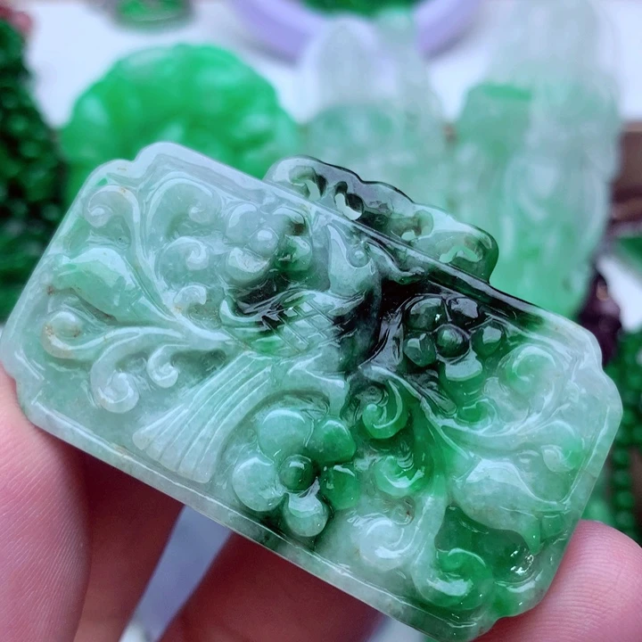 吊坠(不含链)未镶嵌翡翠