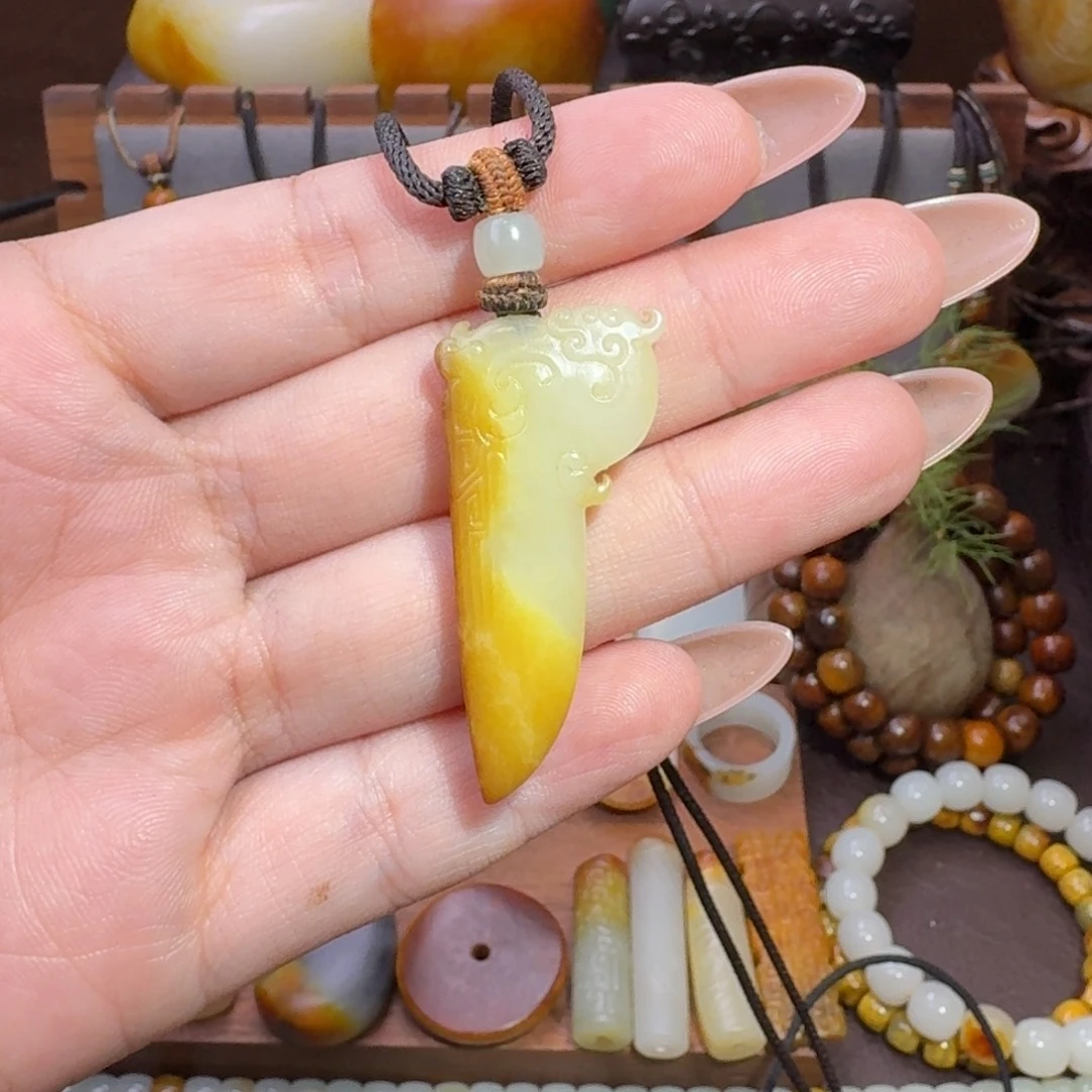 尚***石和田玉未镶嵌颈饰