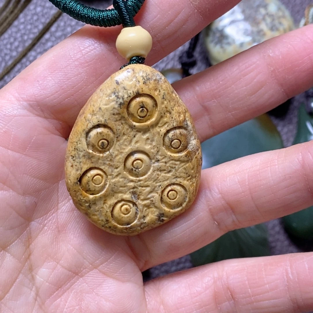 岫岩河磨玉（透闪石质玉）挂件未镶嵌