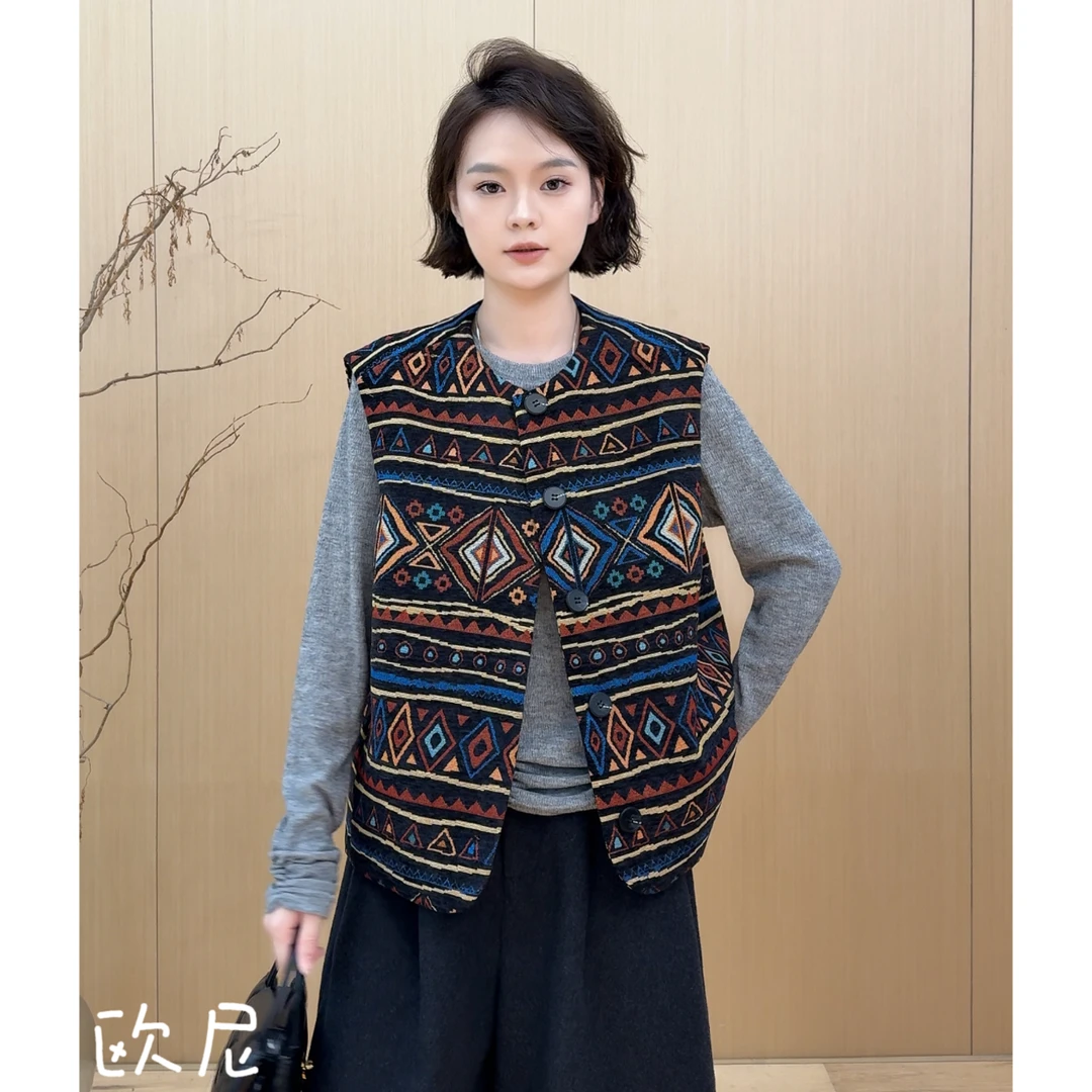 欧尼私服 2025秋季新款法式刺绣圆领单排扣马夹2509C5989