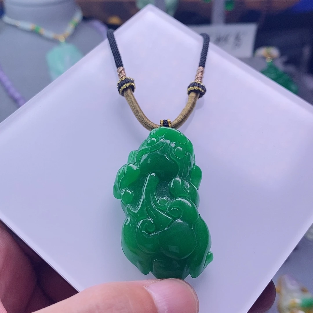 翡翠未镶嵌吊坠(赠链)