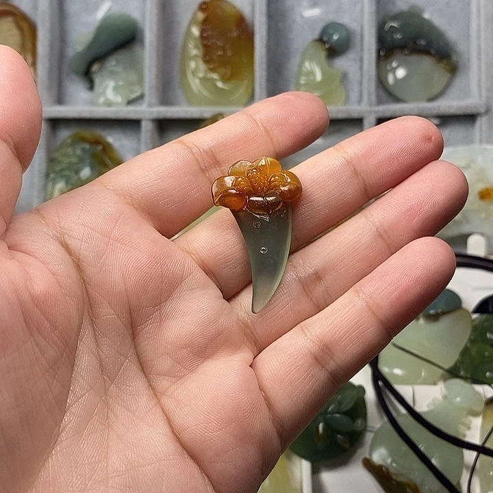 柠***宁蛇纹石玉银S925镶嵌颈饰