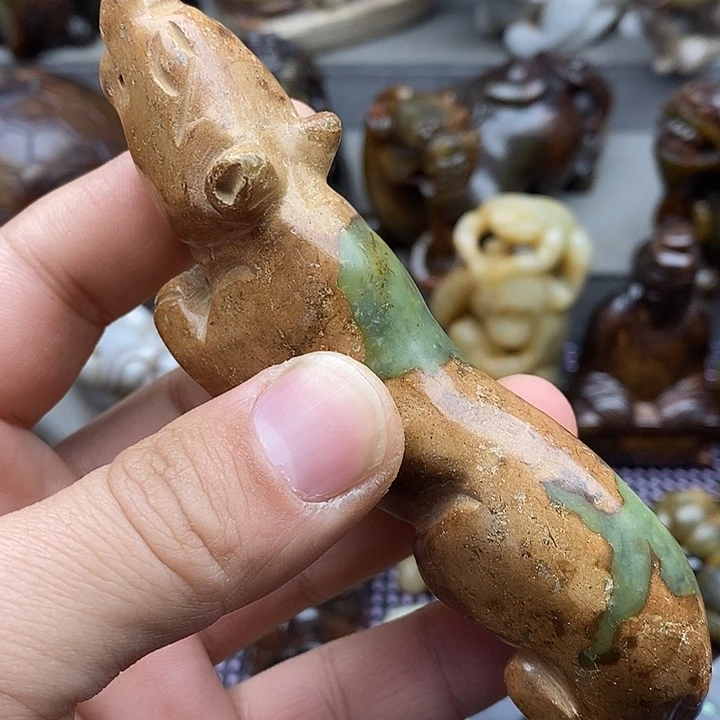 未镶嵌蛇纹石玉颈饰