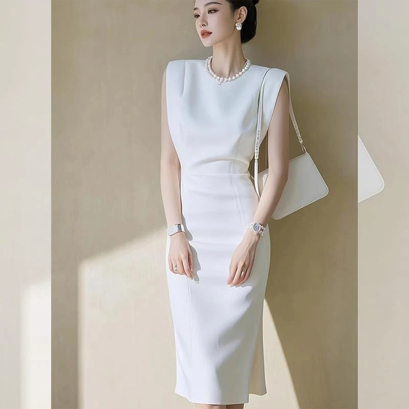 春季气场强大名媛气质轻奢高级感正式场合法式白色收腰无袖连衣裙
