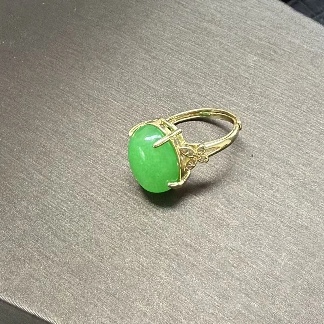 翡翠戒指气质时尚