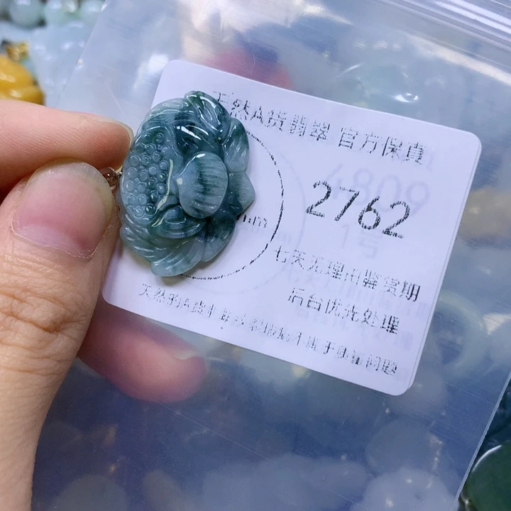 翡翠足银镶嵌颈饰翡翠