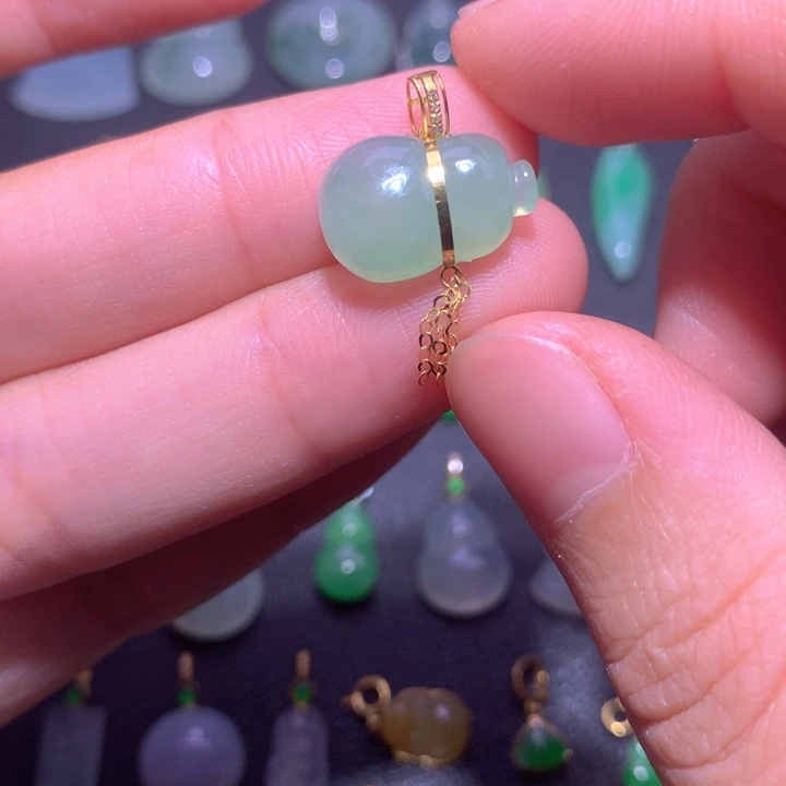 颈饰18K金镶嵌翡翠翡翠