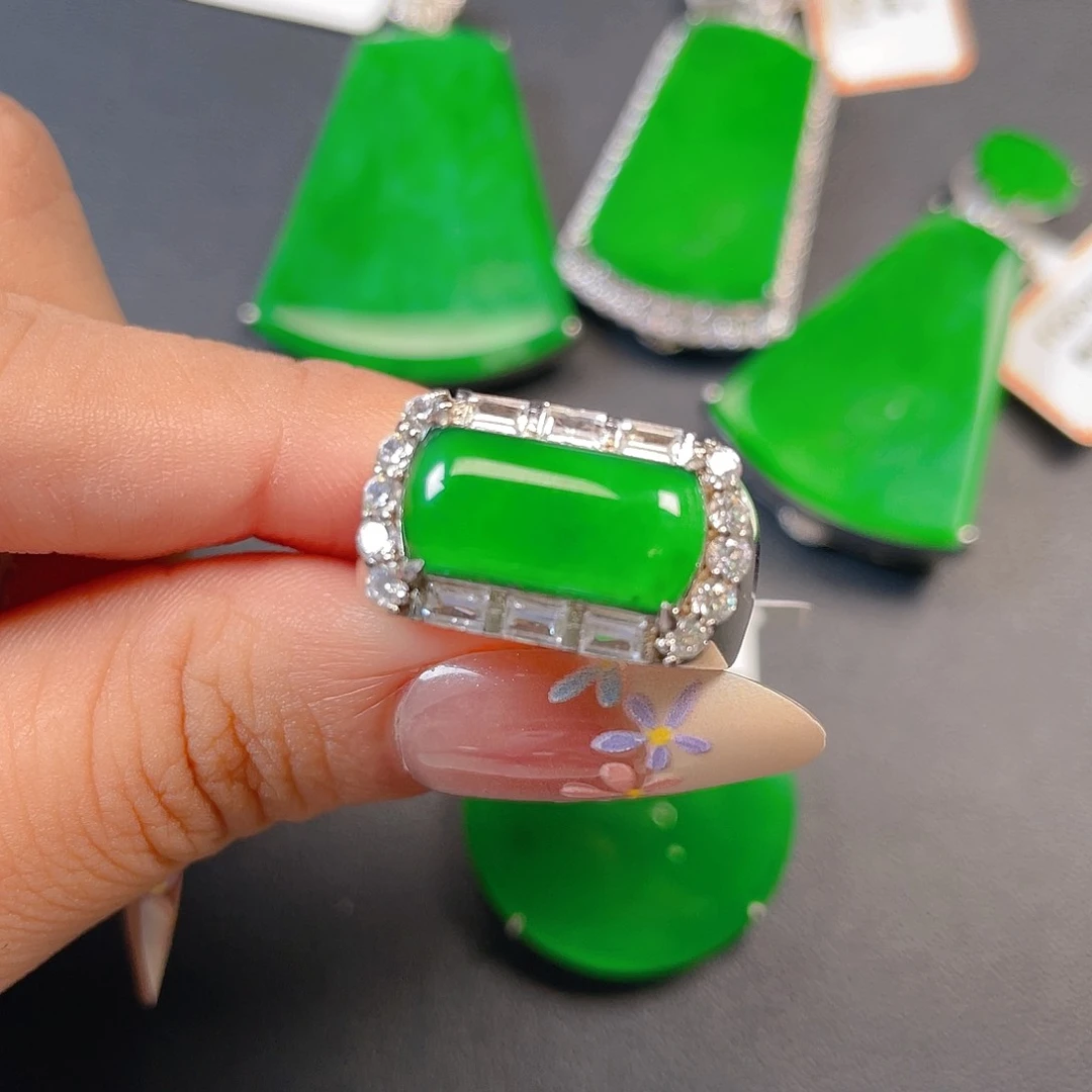 【闪购商品】颈饰银S925镶嵌翡翠是**吖翡翠