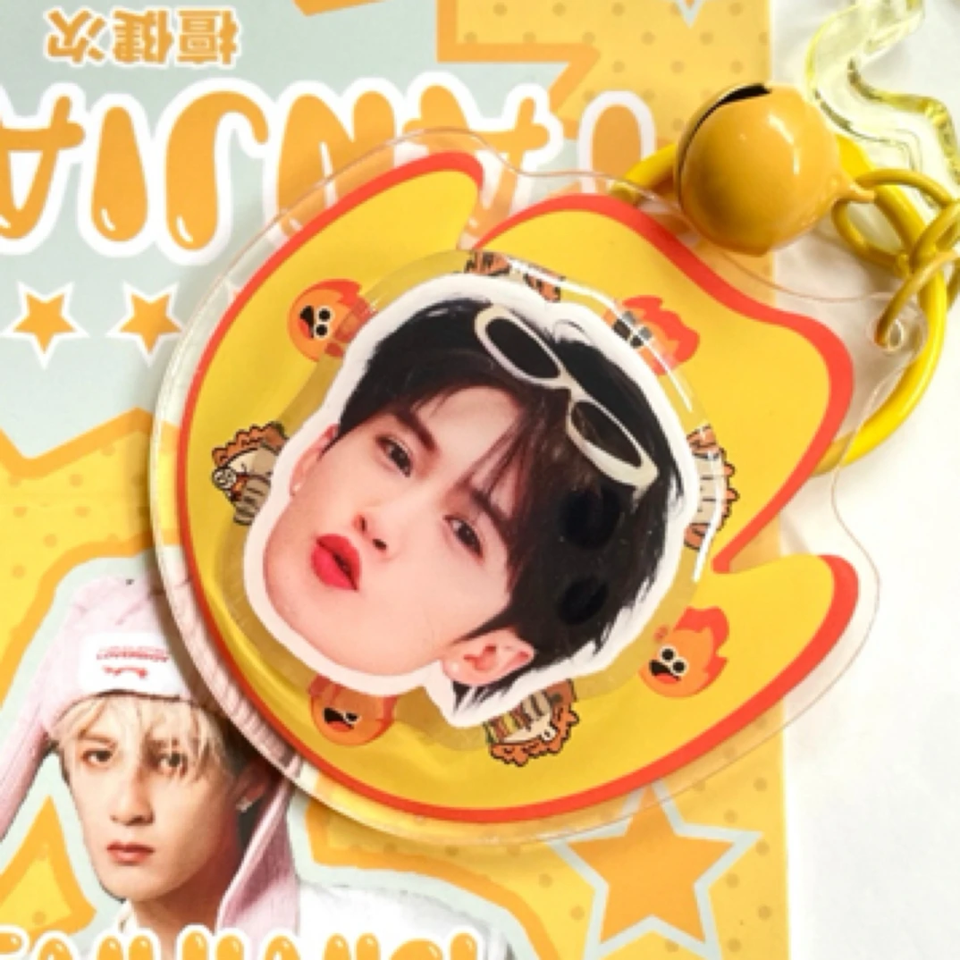 檀健次旋转大头挂件