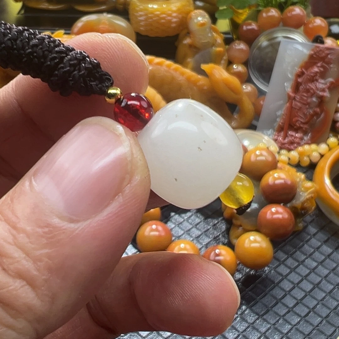 石英质玉未镶嵌颈饰