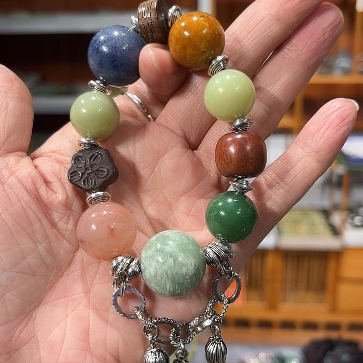 颈饰未镶嵌和田玉（碧玉）