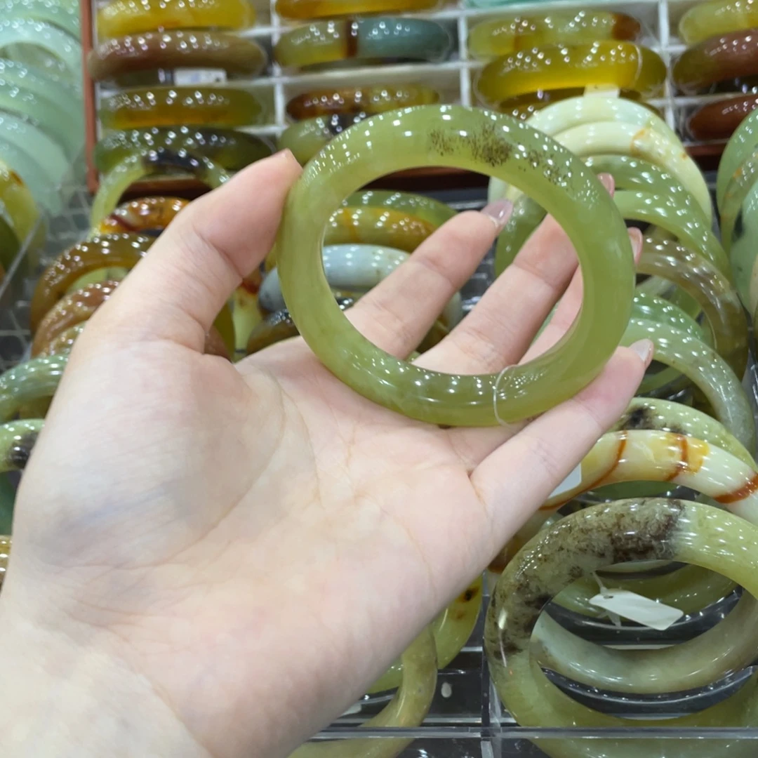 蛇纹石玉未镶嵌手镯