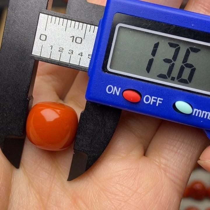 南红玛瑙配饰未镶嵌有瑕疵