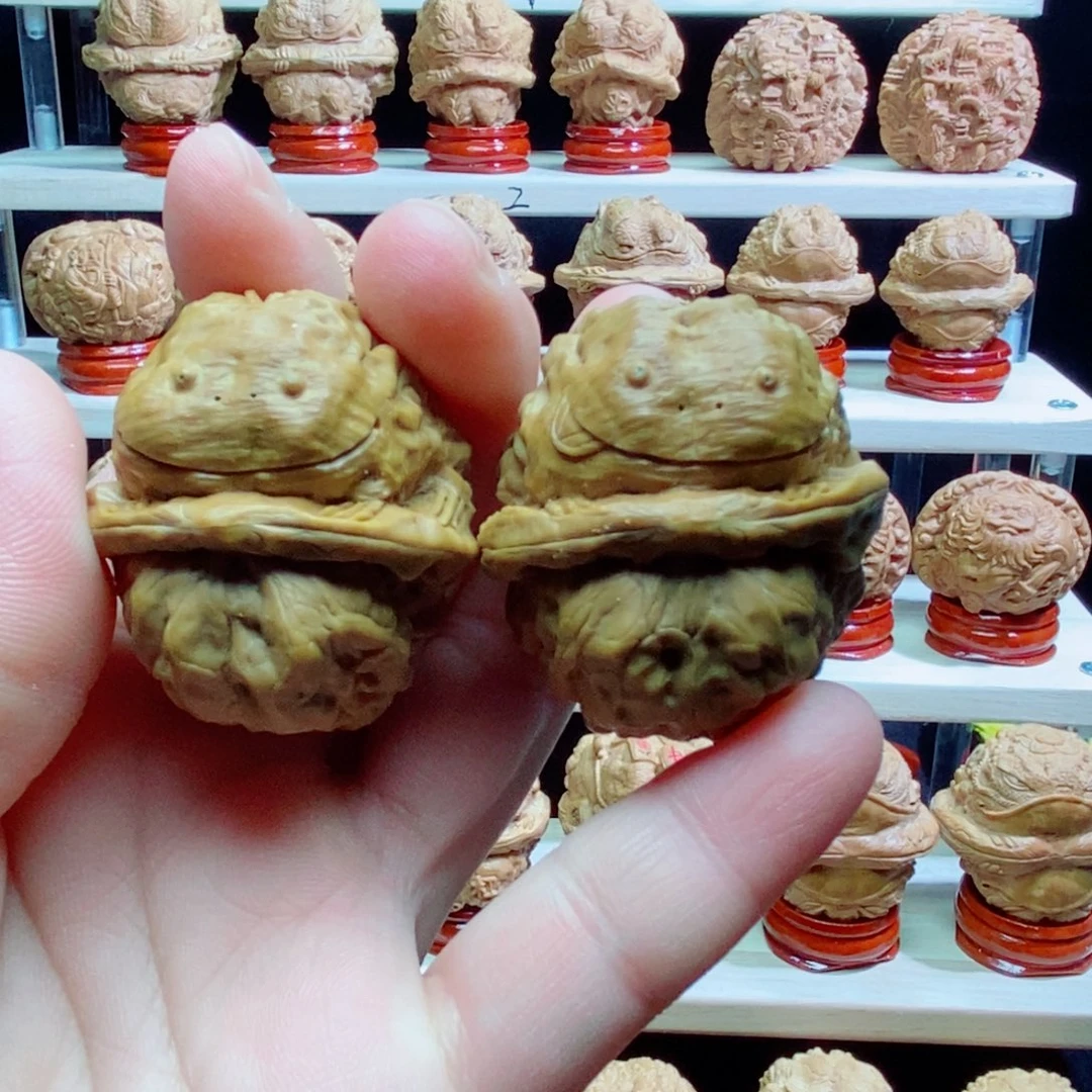 核桃把件随型单面小丑蛙