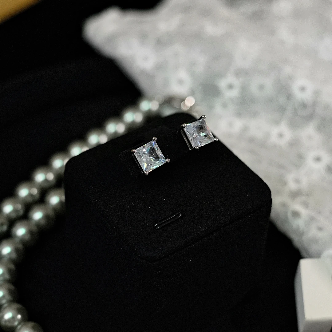 钛钢锆石耳饰 设计款 锆石耳钉耳环方形精致百搭轻奢