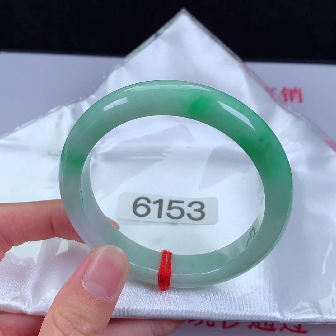 翡翠手镯未镶嵌56圈口