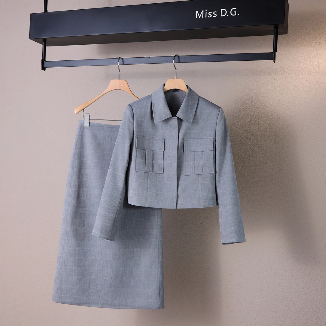 MissD.G.气质通勤2025秋季新款灰色小香风短外套半裙两件套LX6935