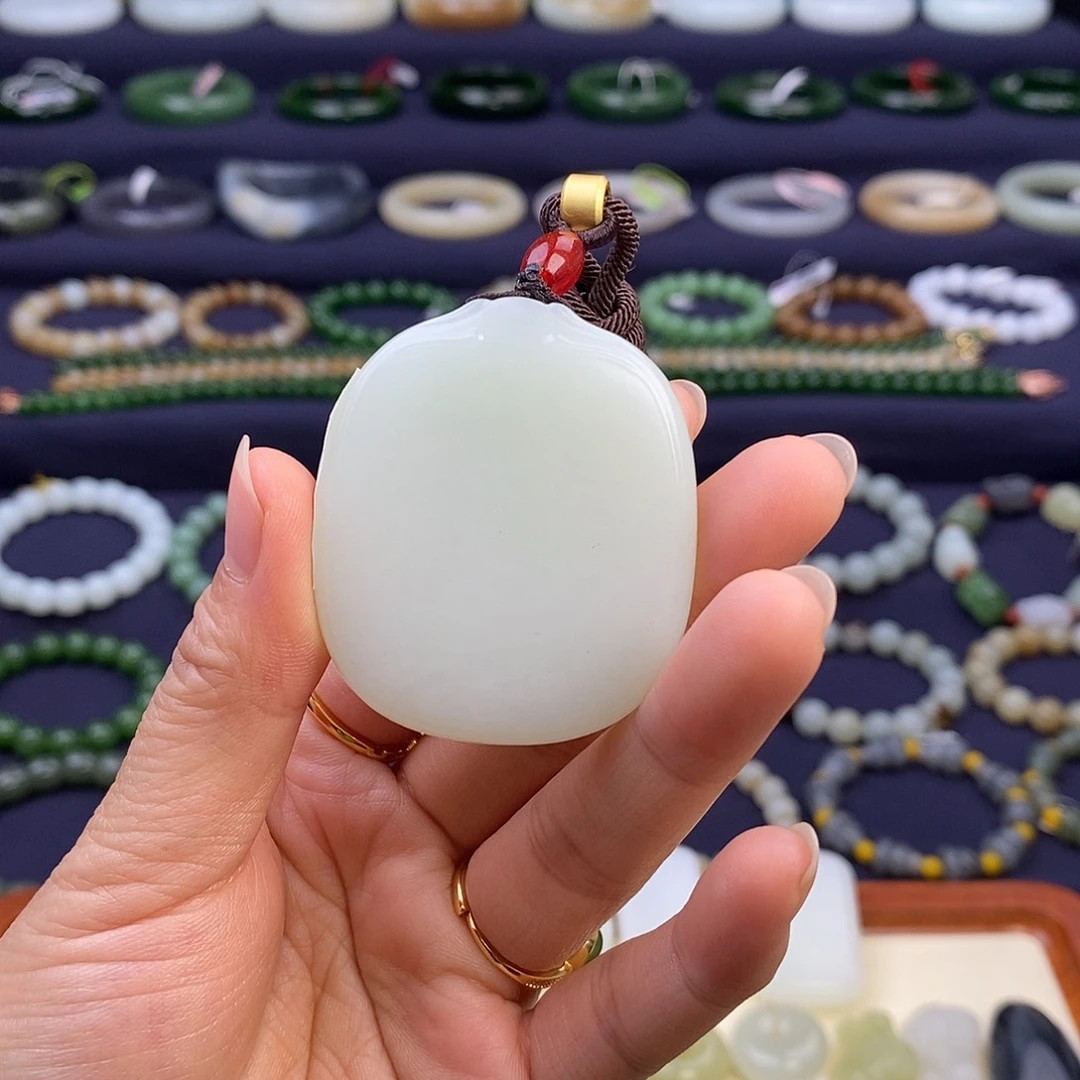 和田玉未镶嵌颈饰平安牌