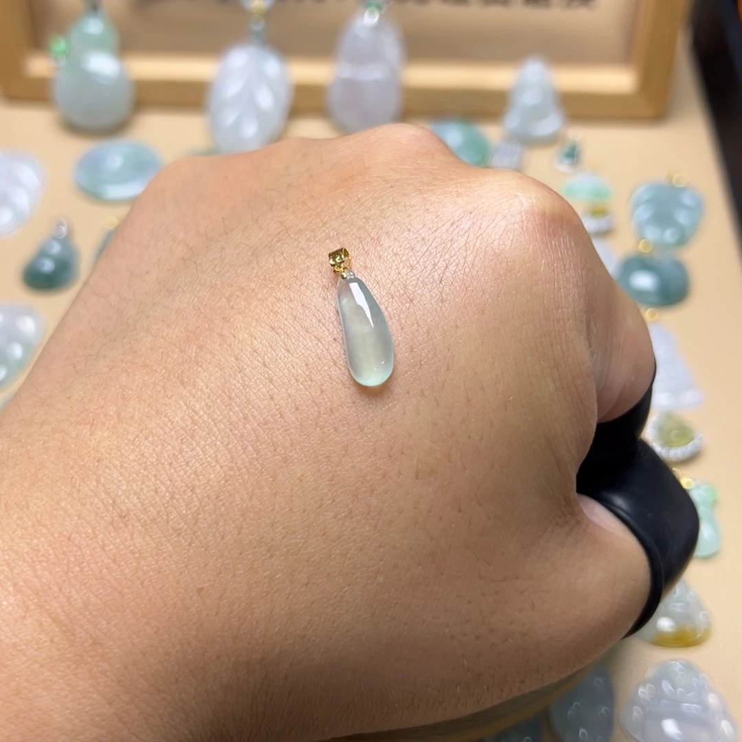 翡翠颈饰18K金镶嵌佛公