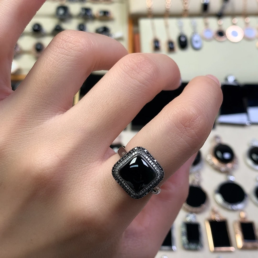 翡翠戒指18K金镶嵌墨翠