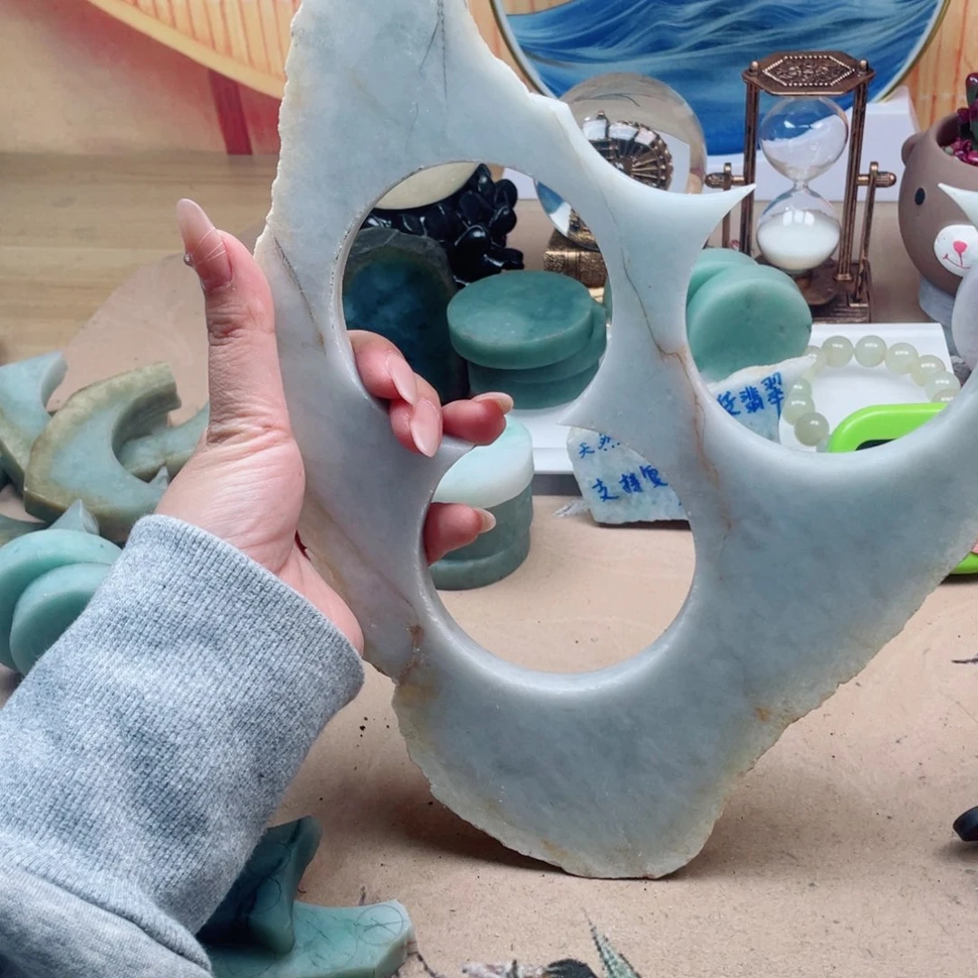 翡翠未镶嵌颈饰047……