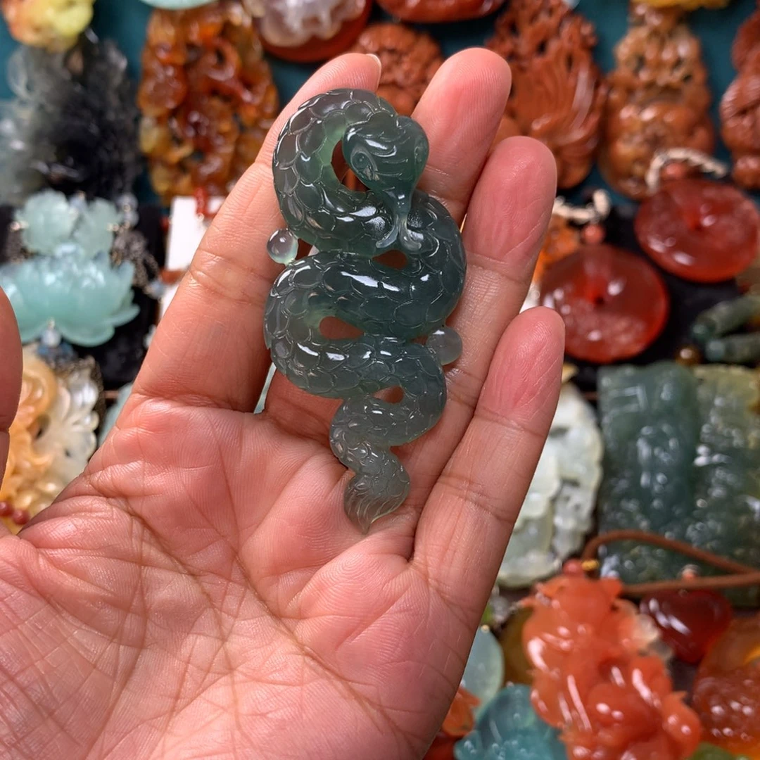 蛇纹石玉挂坠未镶嵌