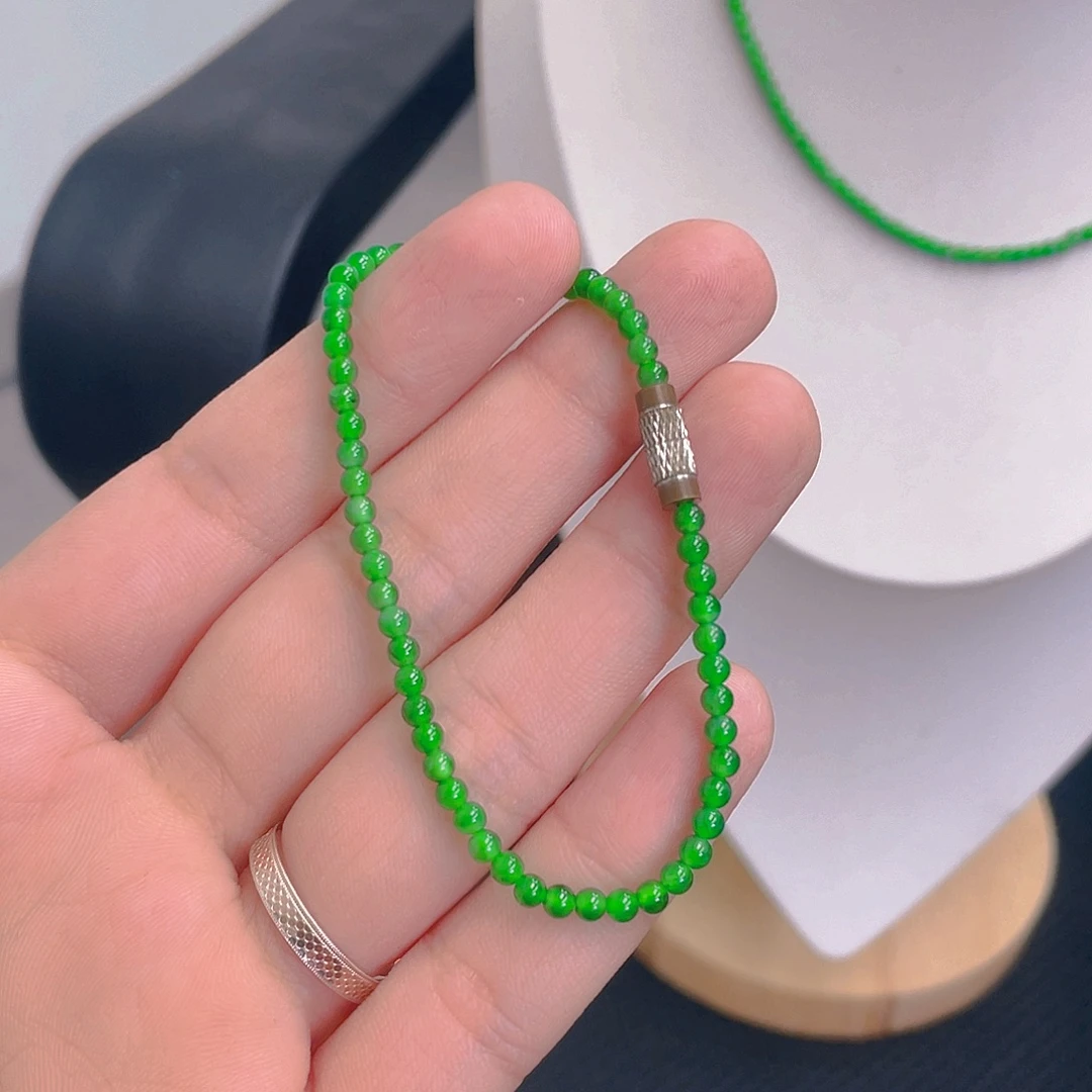 翡翠未镶嵌颈饰