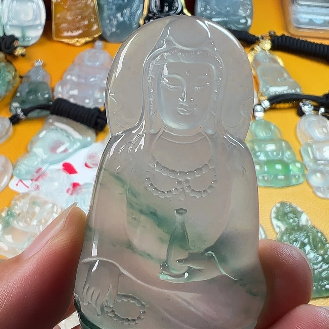 南***生翡翠未镶嵌颈饰高冰飘绿厚装素衣