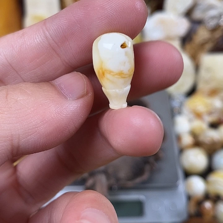 未镶嵌琥珀裸石七**界我